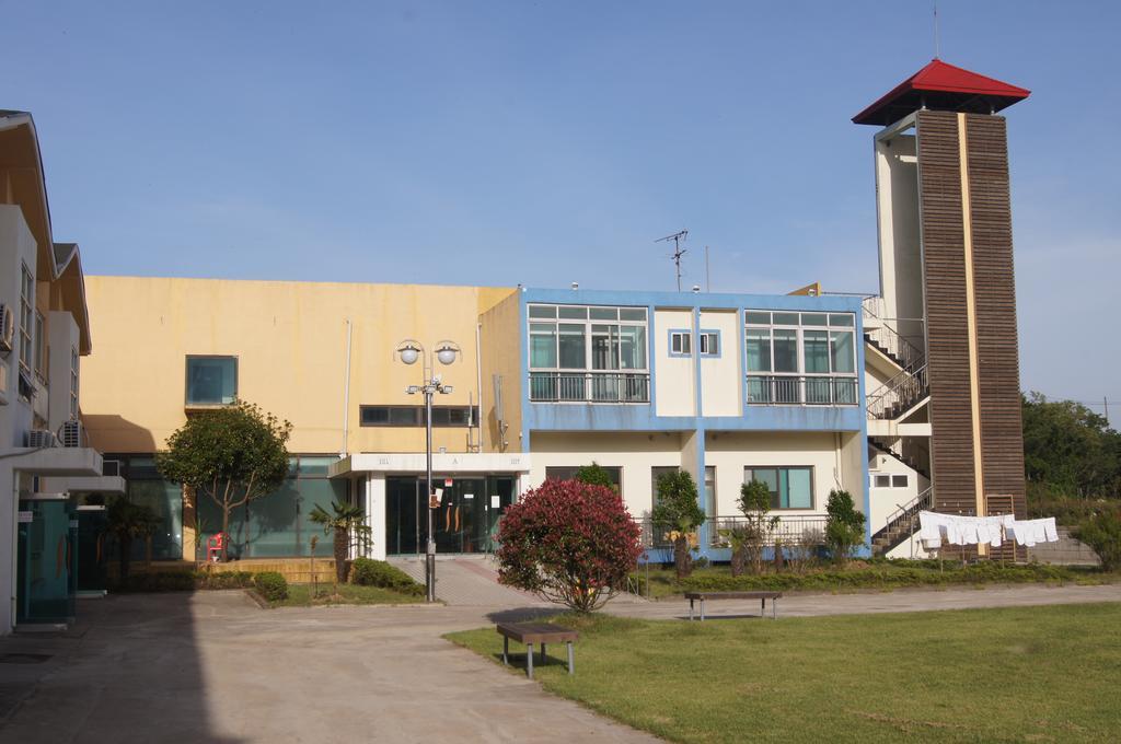 Geomunoreum Hostel Jeju Esterno foto