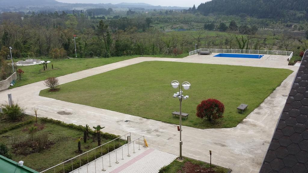 Geomunoreum Hostel Jeju Esterno foto
