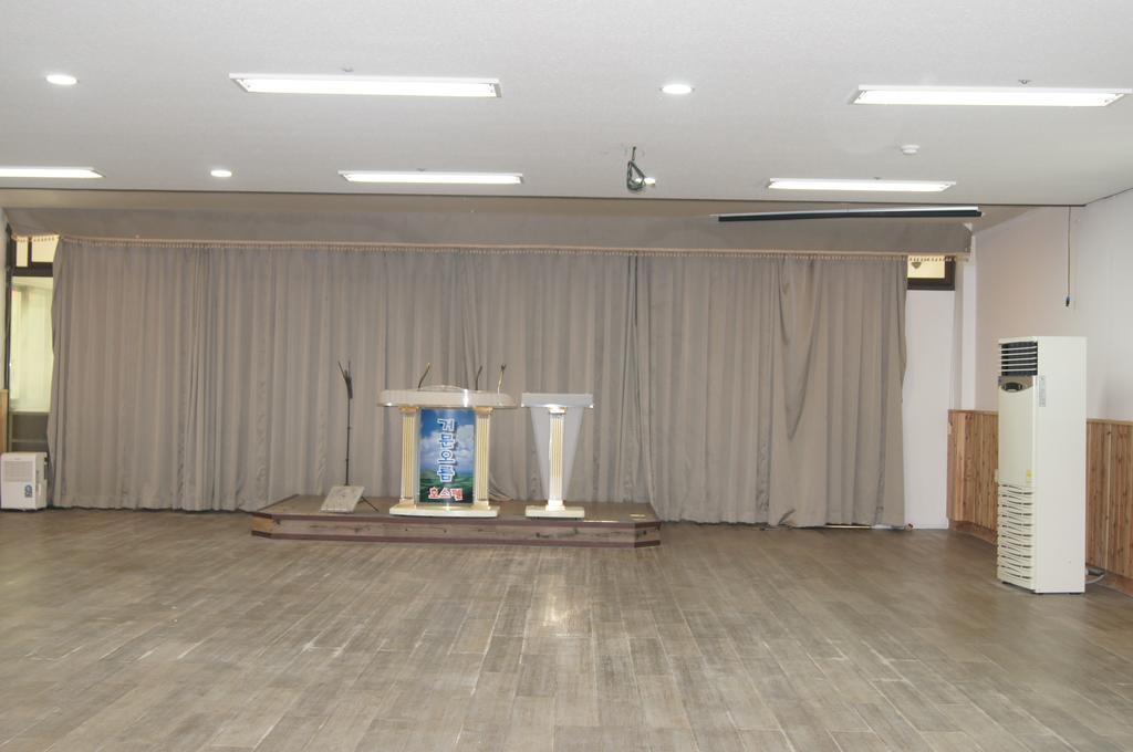 Geomunoreum Hostel Jeju Esterno foto