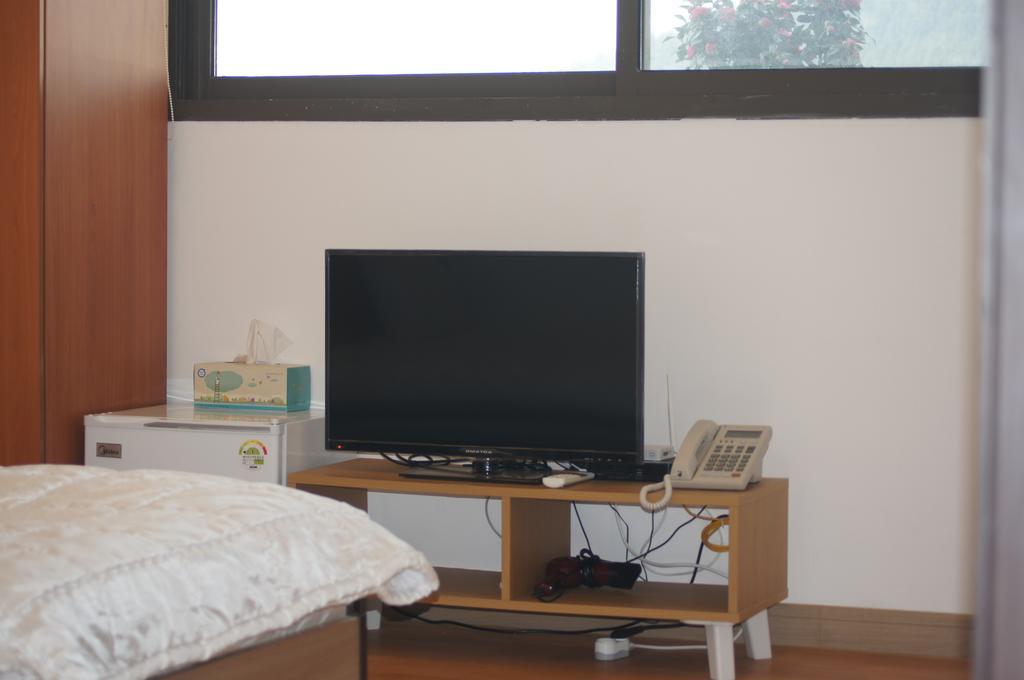 Geomunoreum Hostel Jeju Esterno foto