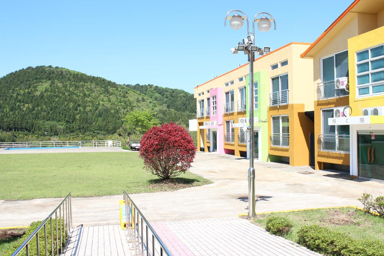 Geomunoreum Hostel Jeju Esterno foto