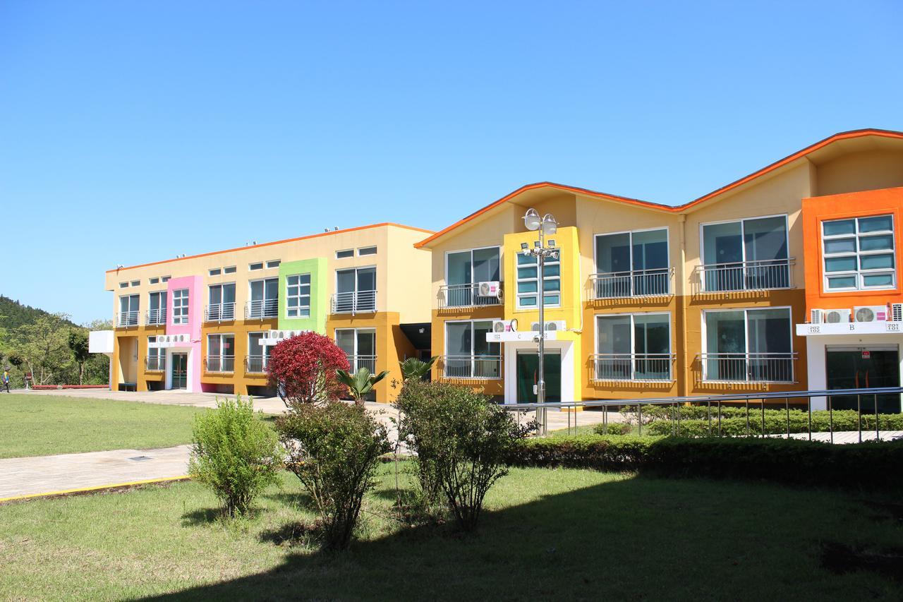 Geomunoreum Hostel Jeju Esterno foto